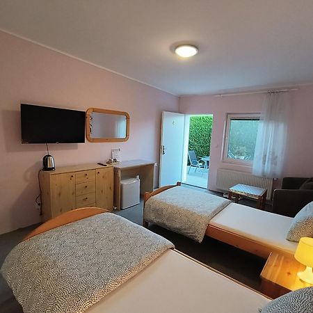 Cozy Room With Garden In Bratislava Esterno foto