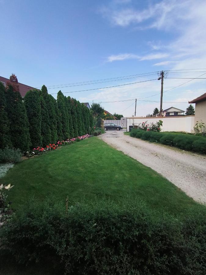 Cozy Room With Garden In Bratislava Esterno foto