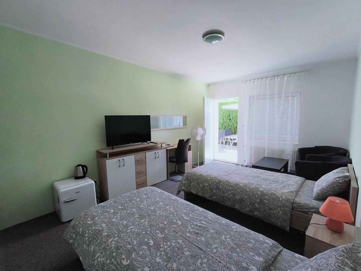 Cozy Room With Garden In Bratislava Esterno foto