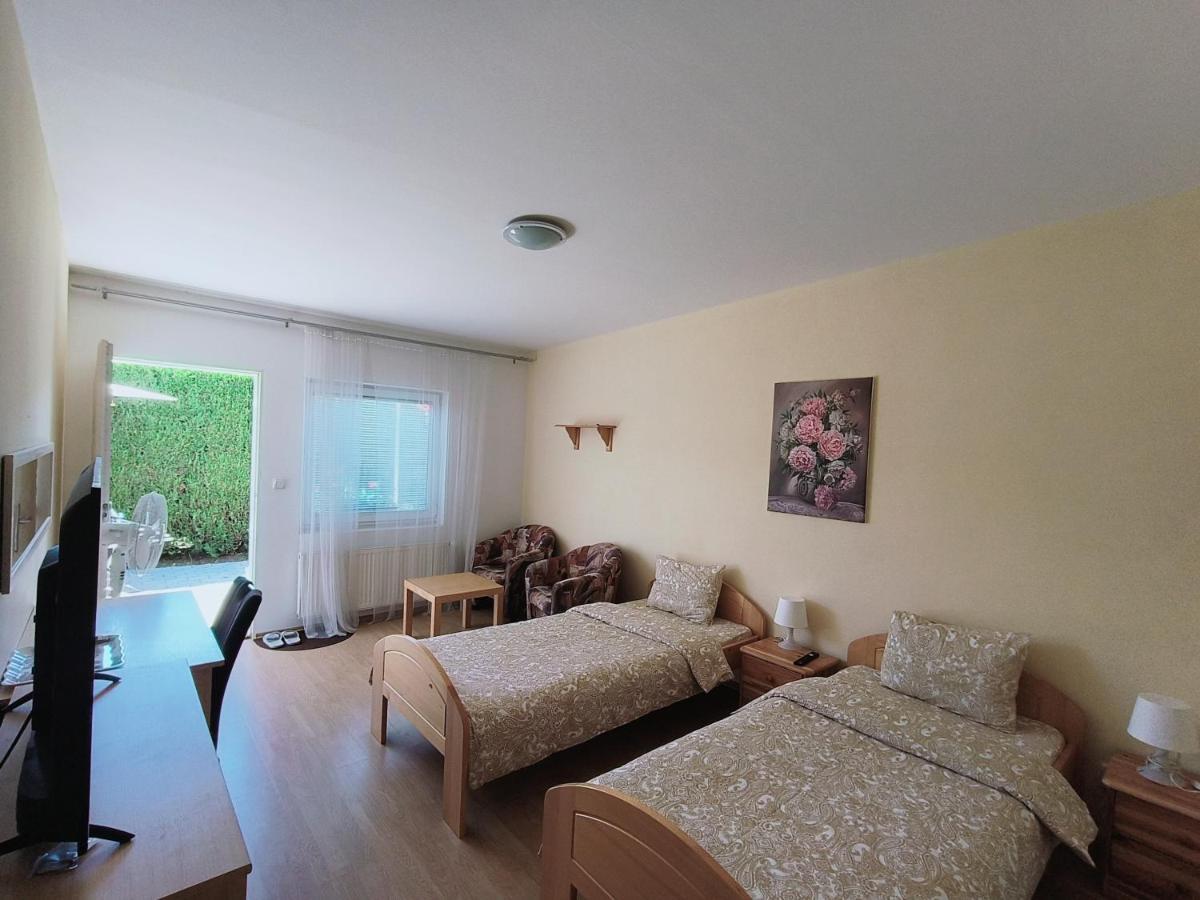 Cozy Room With Garden In Bratislava Esterno foto