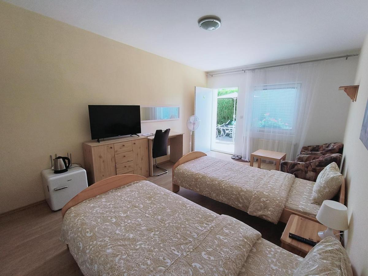 Cozy Room With Garden In Bratislava Esterno foto