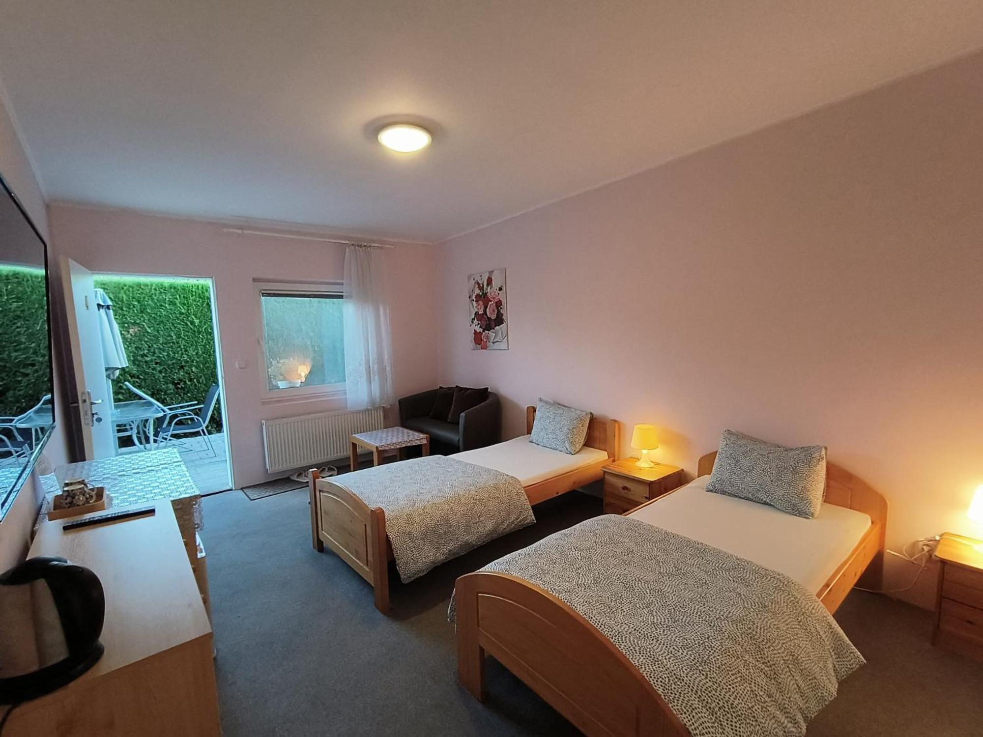 Cozy Room With Garden In Bratislava Esterno foto
