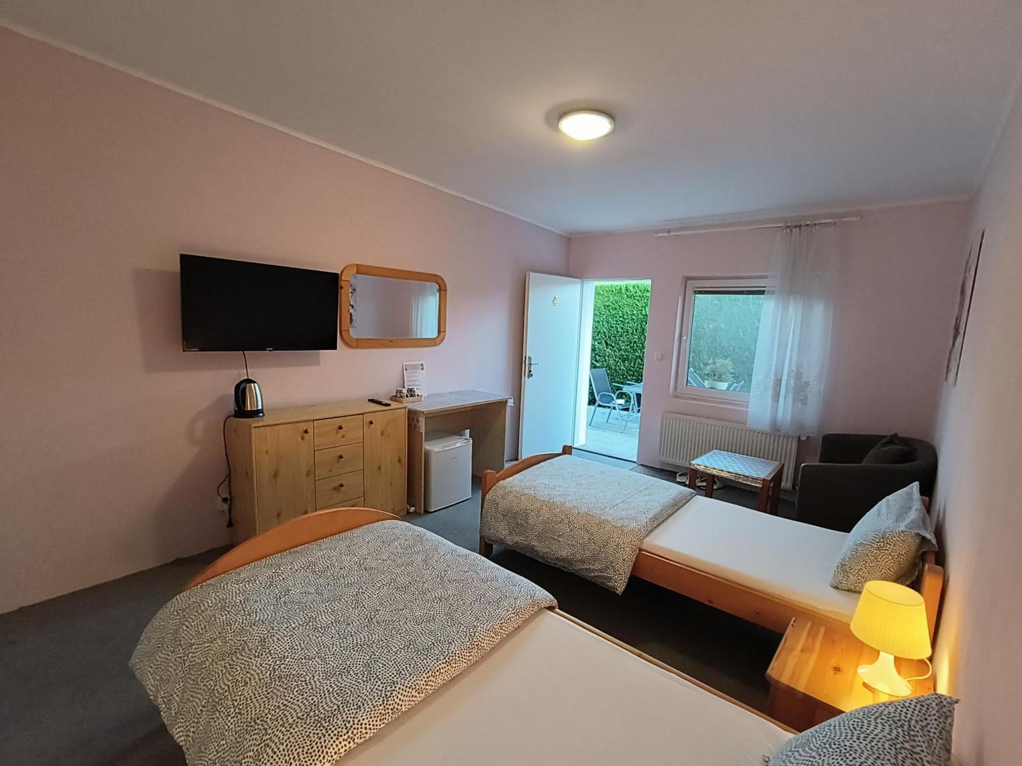 Cozy Room With Garden In Bratislava Esterno foto