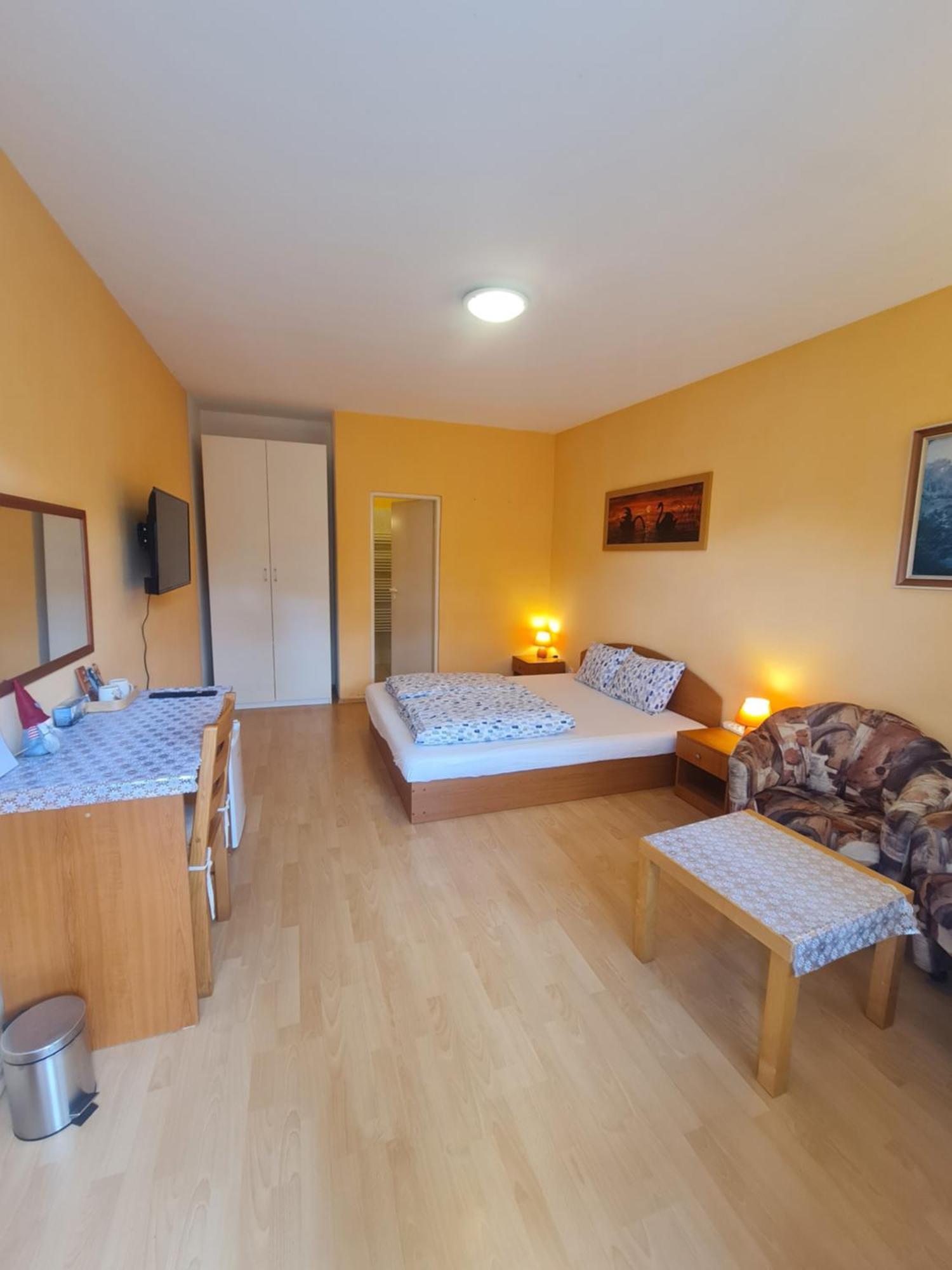 Cozy Room With Garden In Bratislava Esterno foto