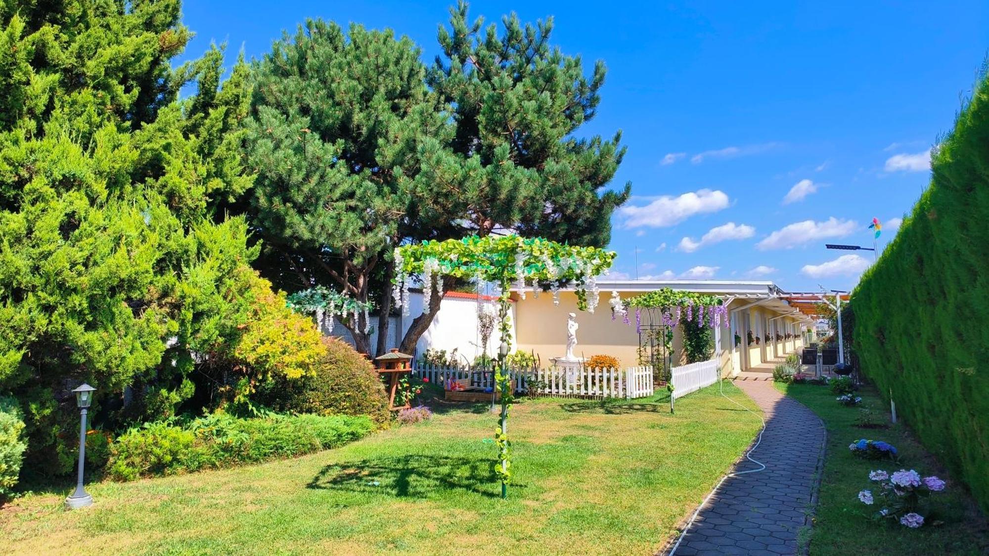 Cozy Room With Garden In Bratislava Esterno foto